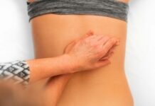 대체요법, 현대인의 건강관리 새로운 선택지로 주목받다 person in black and white striped long sleeve shirt