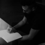 “마음도 근육처럼, 관리가 필요해요”… MZ세대가 주도하는 정신건강 셀프케어 열풍 man in black t-shirt writing on white paper