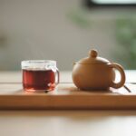 일상 속에서 더 건강하게…웰니스 문화, ‘작지만 확실한 변화’ 열풍 clear glass cup with tea near brown ceramic teapot