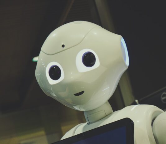 AI, 일상 속 건강 관리의 든든한 조력자로 자리잡다 white robot toy holding black tablet