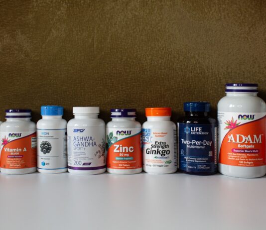 건강을 위한 작은 변화, 영양 보충제 똑똑하게 챙기는 법 a row of bottles of different types of vitamins