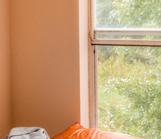 “잠의 질이 건강을 좌우한다”…한국에서 떠오르는 ‘슬로우 슬립’ 라이프 orange pillowcases