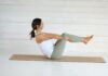 바른 자세와 스트레스 완화, 필라테스로 시작하는 건강한 하루 Woman in boat pose on yoga mat