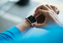 “우리 손목 속의 건강 동반자, 웨어러블 데이터로 한 걸음 더 좋은 삶으로” person clicking Apple Watch smartwatch